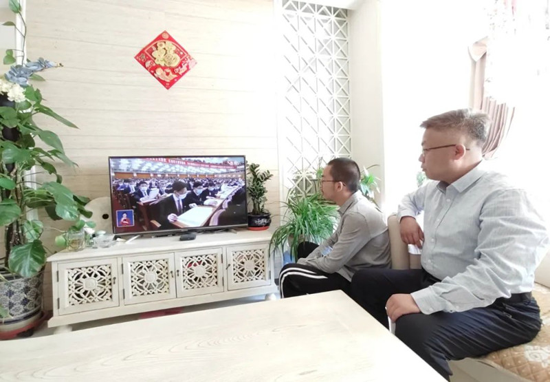 甘肃龙八long8组织收看党的二十大开幕会盛况 - 龙八long8 