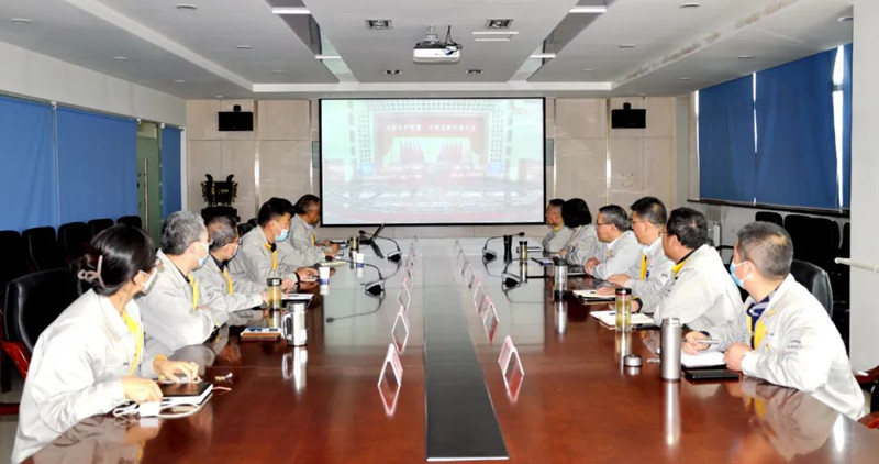 甘肃龙八long8组织收看党的二十大开幕会盛况 - 龙八long8 