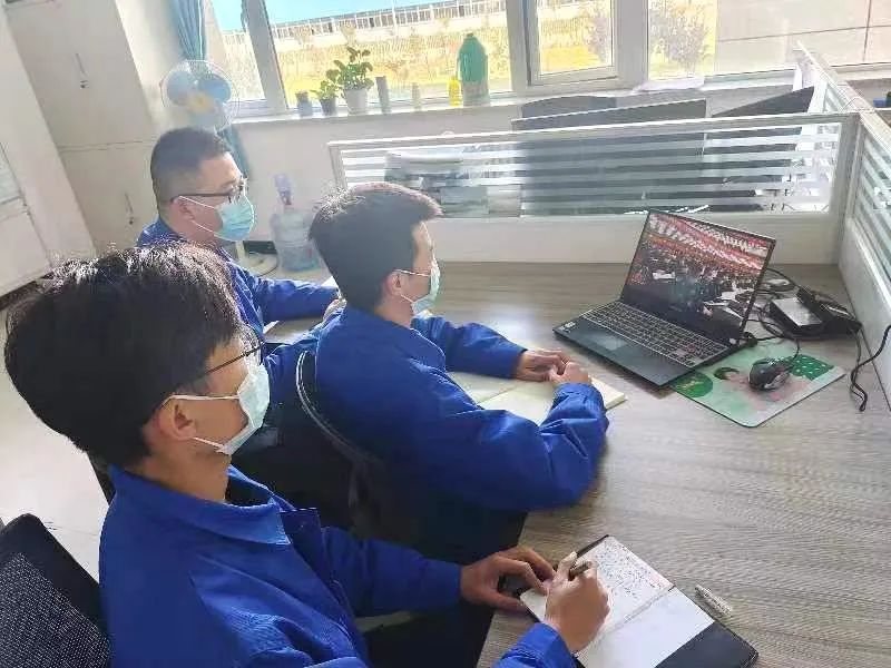甘肃龙八long8组织收看党的二十大开幕会盛况 - 龙八long8 