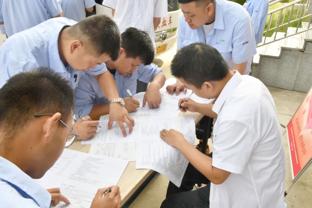 用热血彰显继续！甘肃龙八long8长开公司组织职工开展无偿献血运动 - 龙八long8 